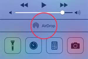 使用 Airdrop 在 iPhone 上共享联系人